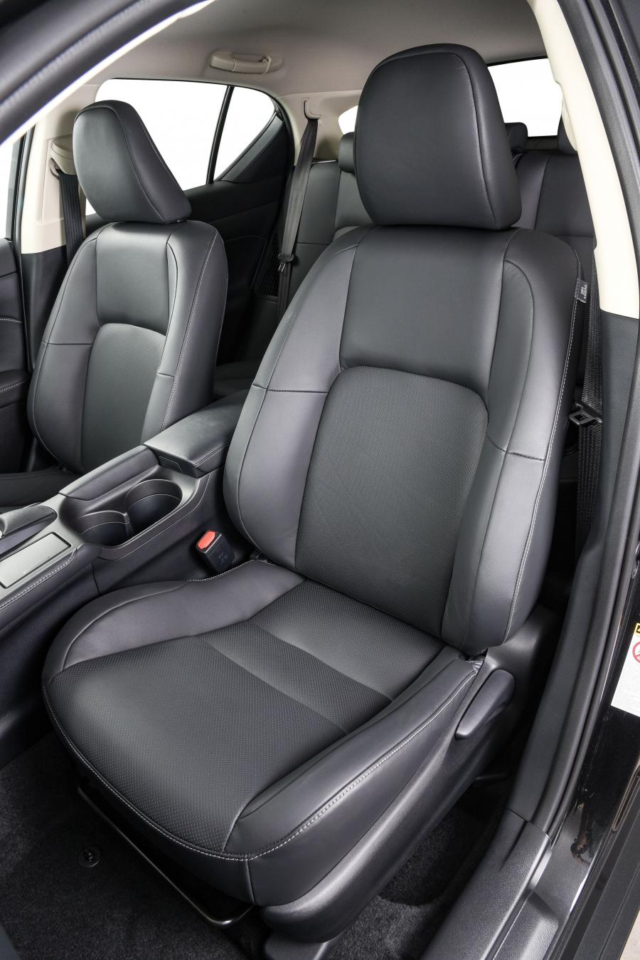 Интерьер Lexus CT200h 2018 года  (ZA) (фото 17 из 40)